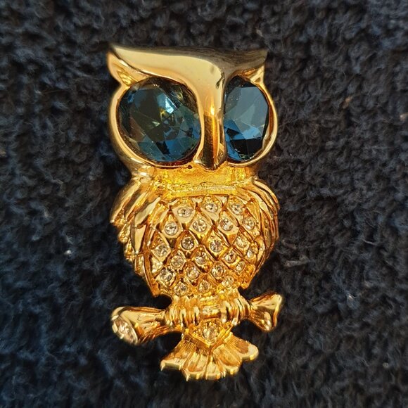 ✨ 1.75’’ Vintage Elegance Blue Crystal Gold Tone Owl Brooch ✨ - Picture 7 of 12